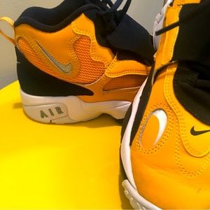 Nike Air Yellow and Black